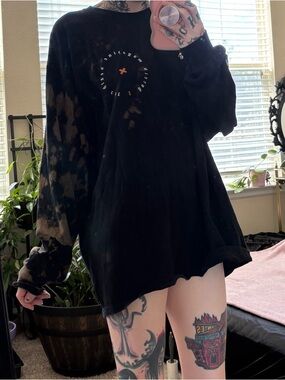 Gildan Black Long Sleeve Tee with Subtle Washed Detail